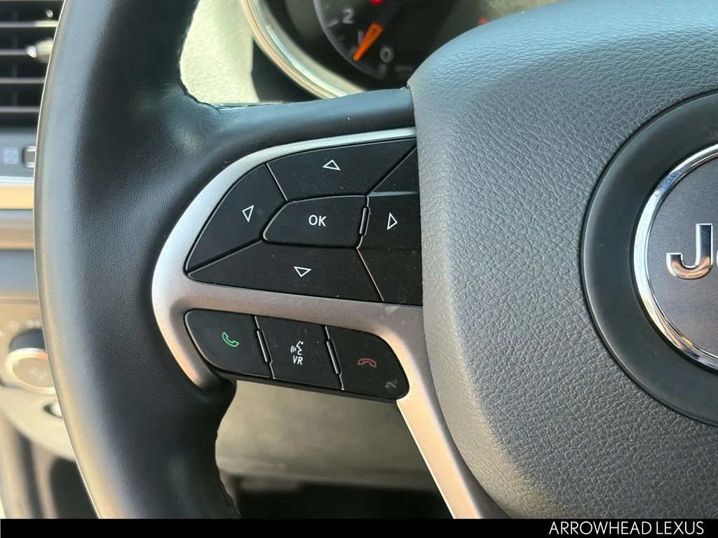 Used 2022 White Jeep Laredo X image 16