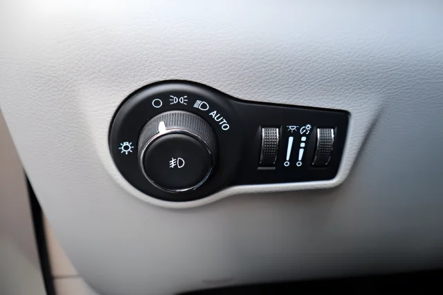 Used 2022 Laser Blue Pearlcoat Jeep Limited image 20