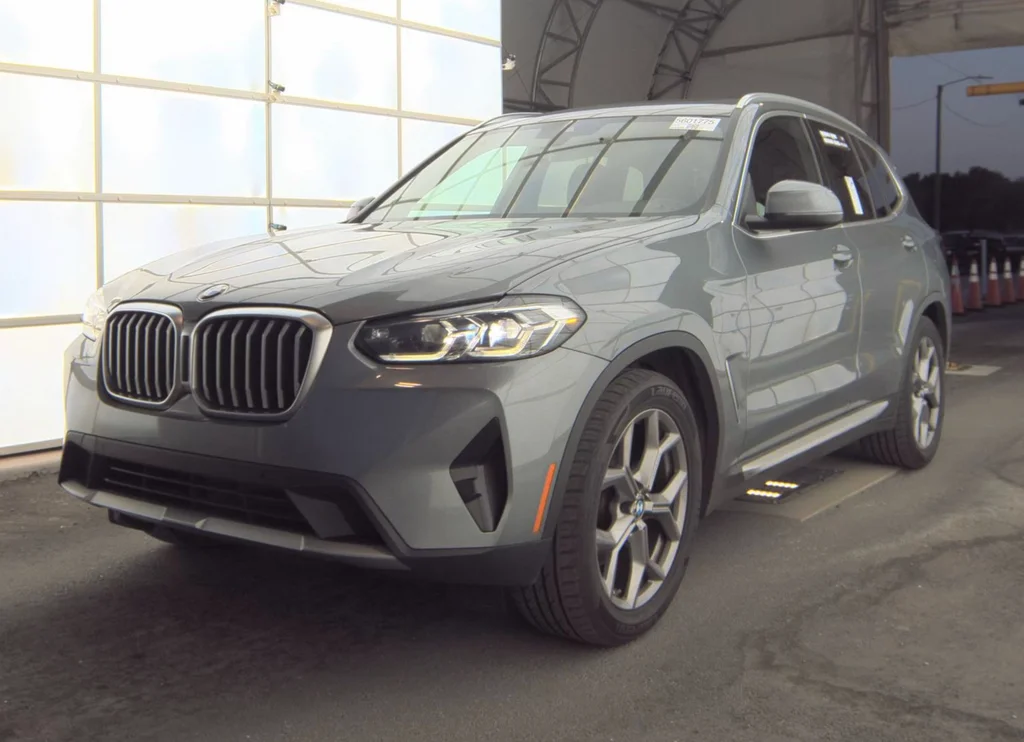 Used 2024 Gray BMW sDrive30i image 1