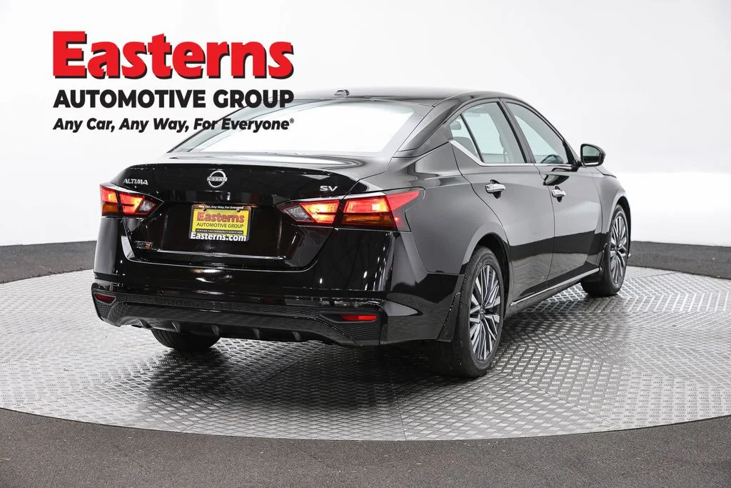Used 2023 Black Nissan 2.5 SV image 5