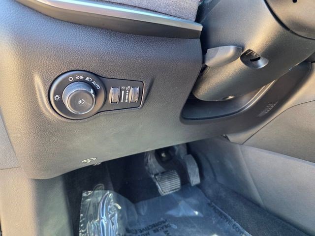 Certified Used 2022 Diamond Black Crystal Pearlcoat Jeep Latitude image 22