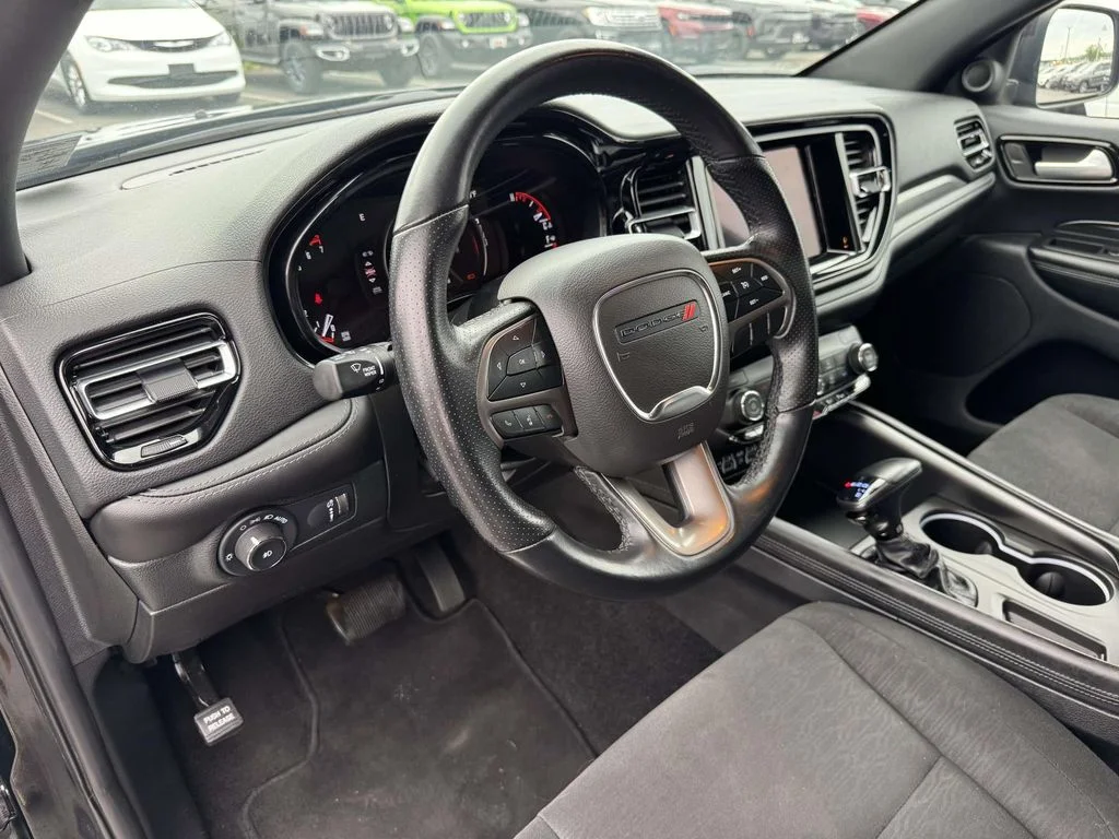 Used 2022 Black Dodge SXT image 2