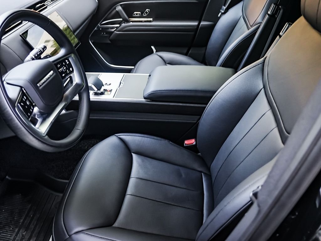 New 2026 Santorini Black Land Rover SE image 9
