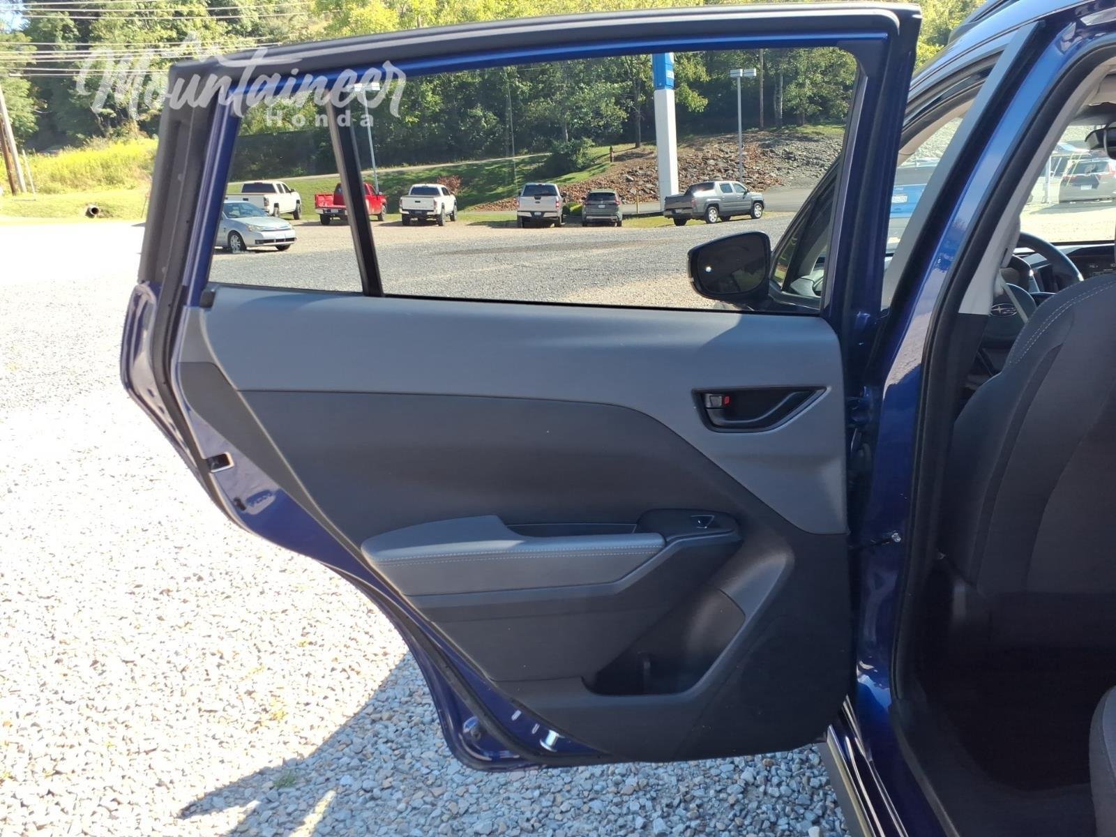 Used 2025 Sapphire Blue Pearl Subaru Premium image 15