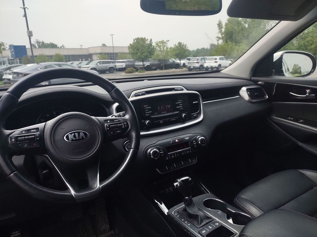 Used 2016 White Kia EX image 9