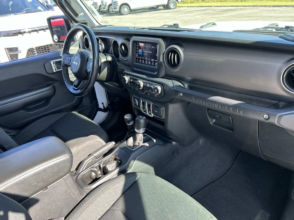 Used 2021 White Jeep Sport S image 22