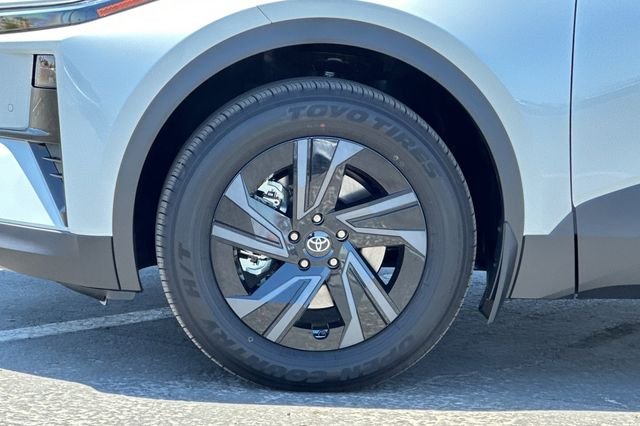 New 2026 Wind Chill Pearl <sup>1</sup> Toyota  SE image 23