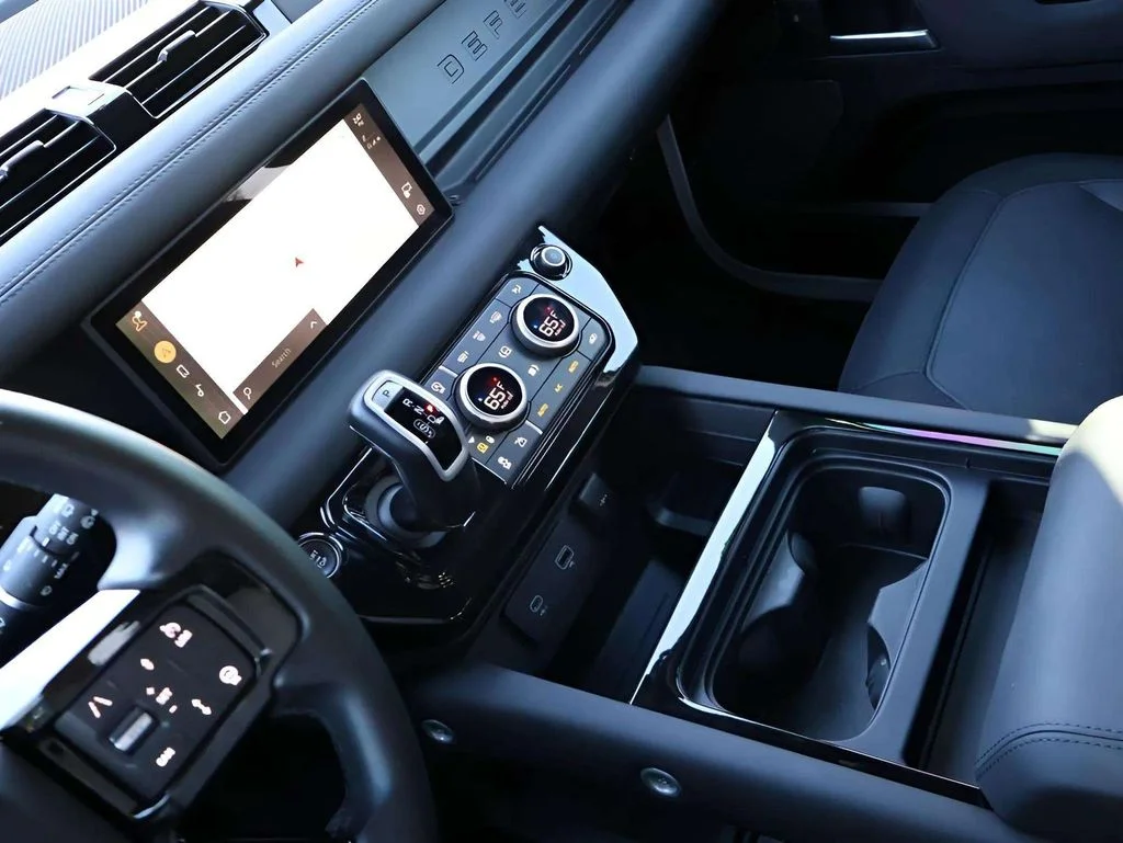 2024 Land Rover Defender X-Dynamic SE - Photo 26