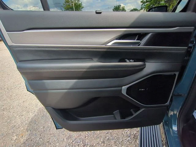 New 2026 Steel Blue Exterior Paint Jeep Limited Reserve image 29