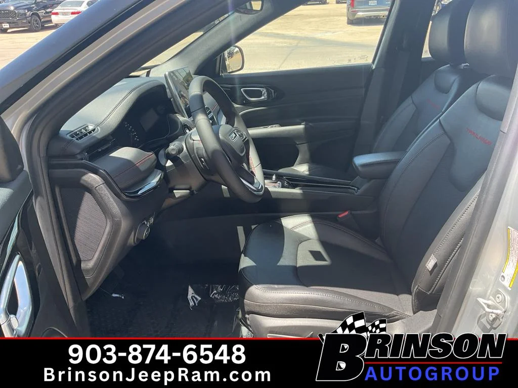 Used 2025 Silver Zynith Metallic Clearcoat Jeep Trailhawk image 25