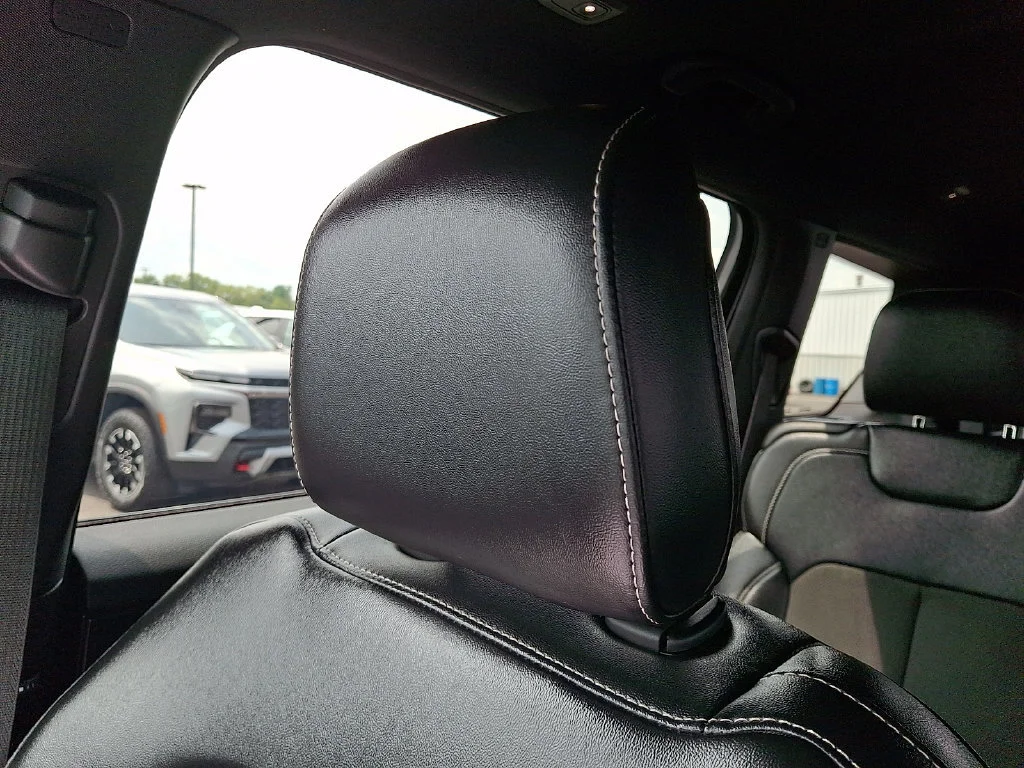 Used 2024 Red Jeep Altitude X 4x4 image 18