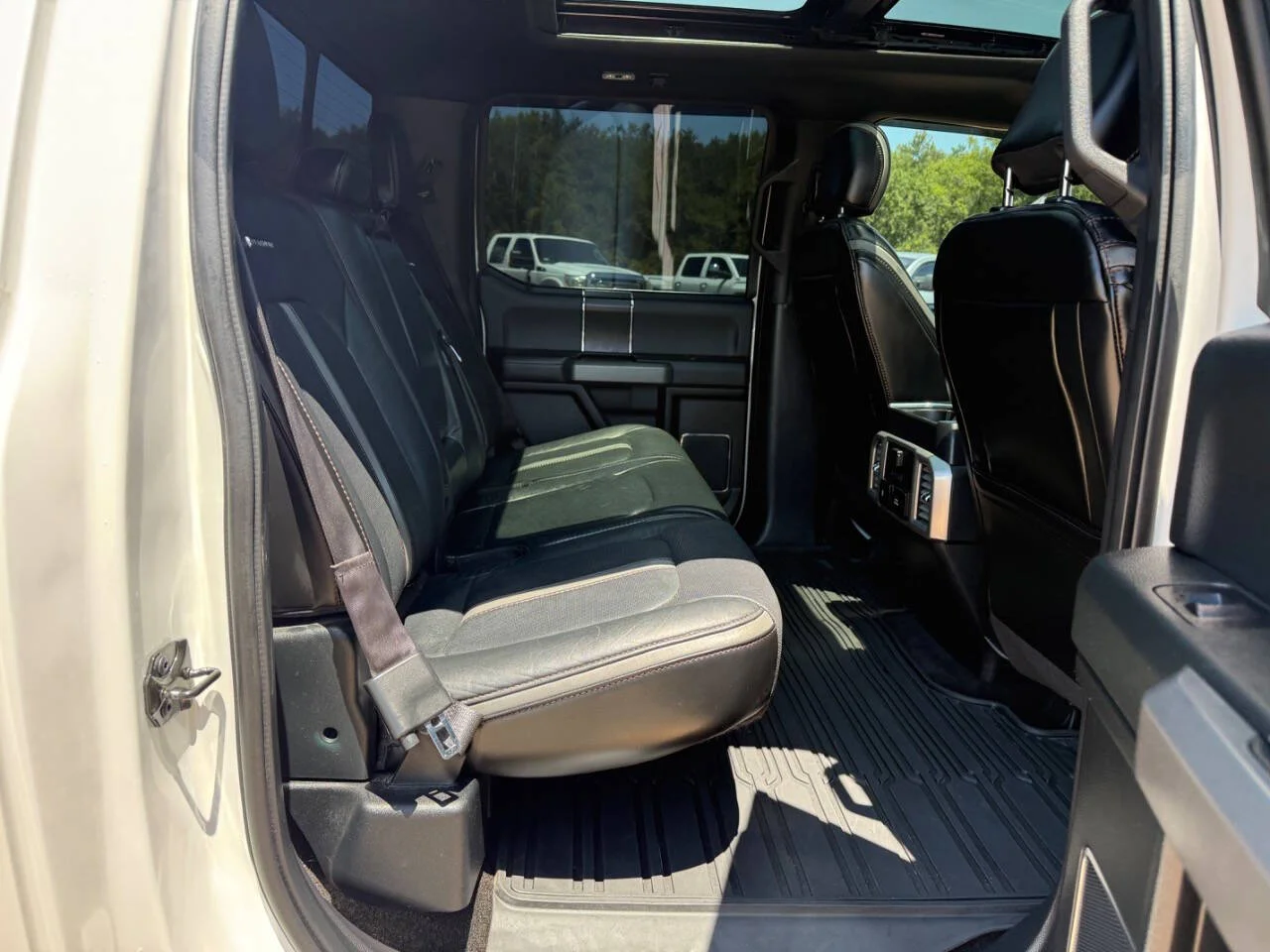 Used 2018 White Ford Platinum 4x4 4dr SuperCrew 5.5 ft. SB image 13
