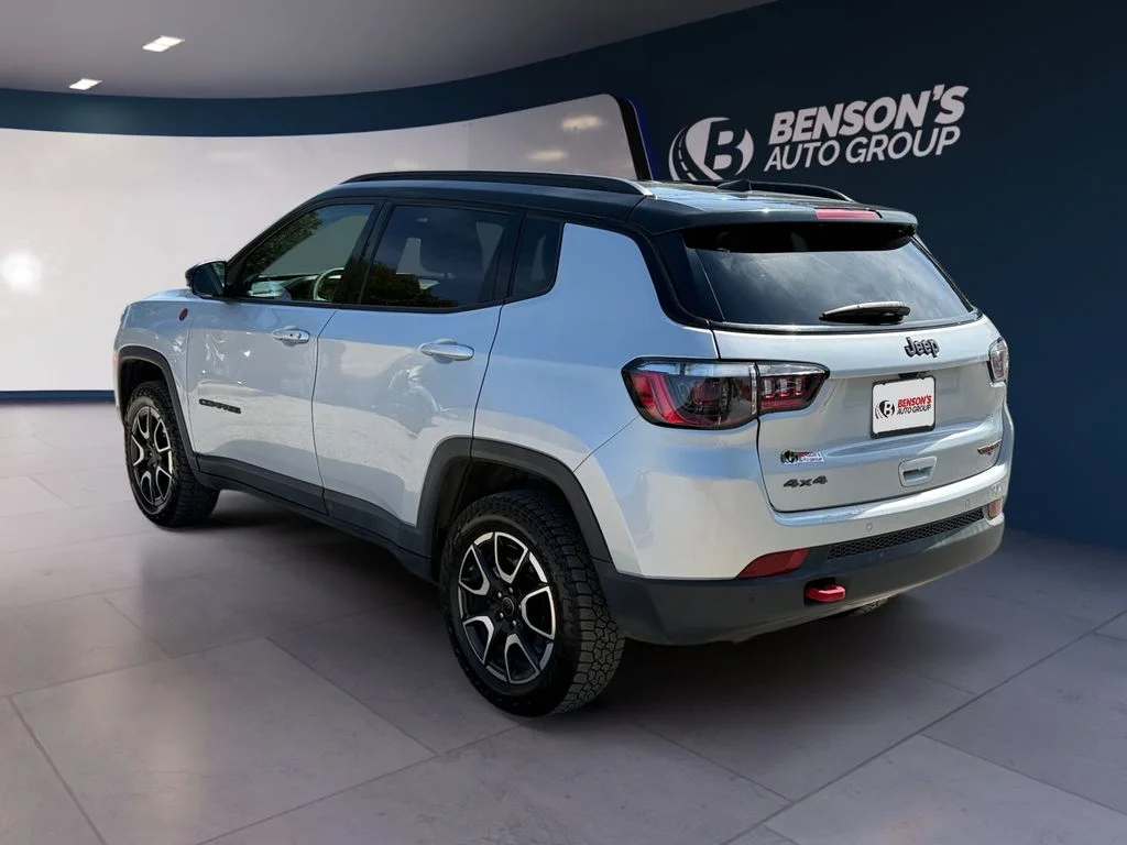 Used 2025 Silver Jeep Trailhawk image 3