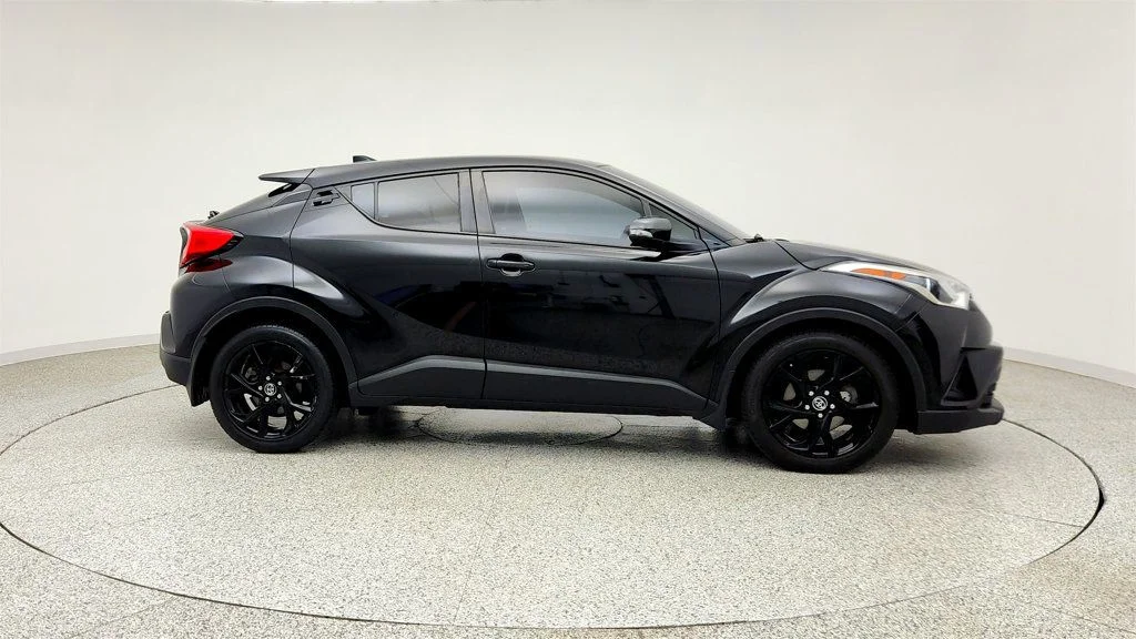 Used 2018 Black Sand Pearl Toyota XLE Premium FWD image 4