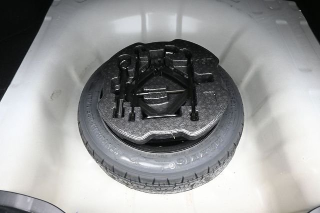 Used 2025 White Kia LXS image 10