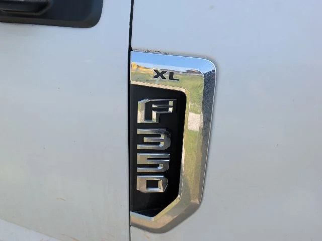 Used 2018 White Ford XL image 9