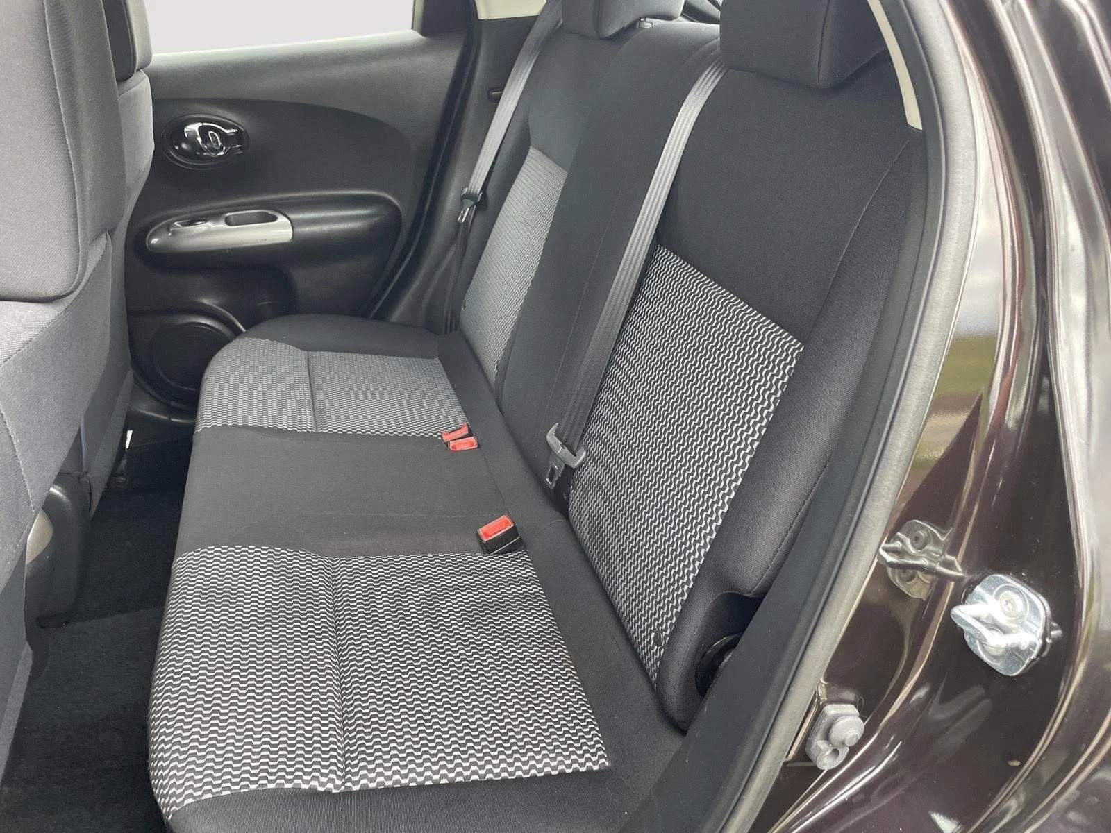 Used 2015 Bordeaux Black Nissan S image 4