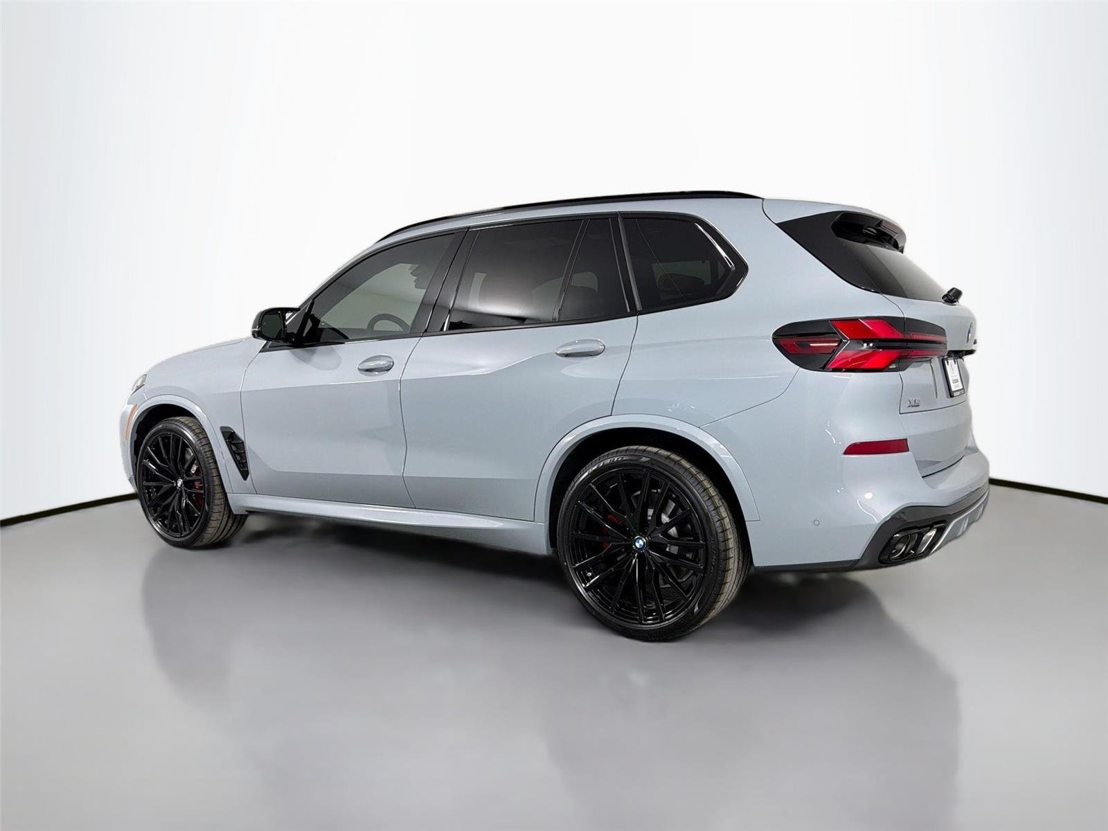 New 2026 Brooklyn Grey Metallic BMW M60i image 8