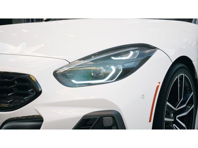 New 2026 Alpine White BMW sDrive30i image 6