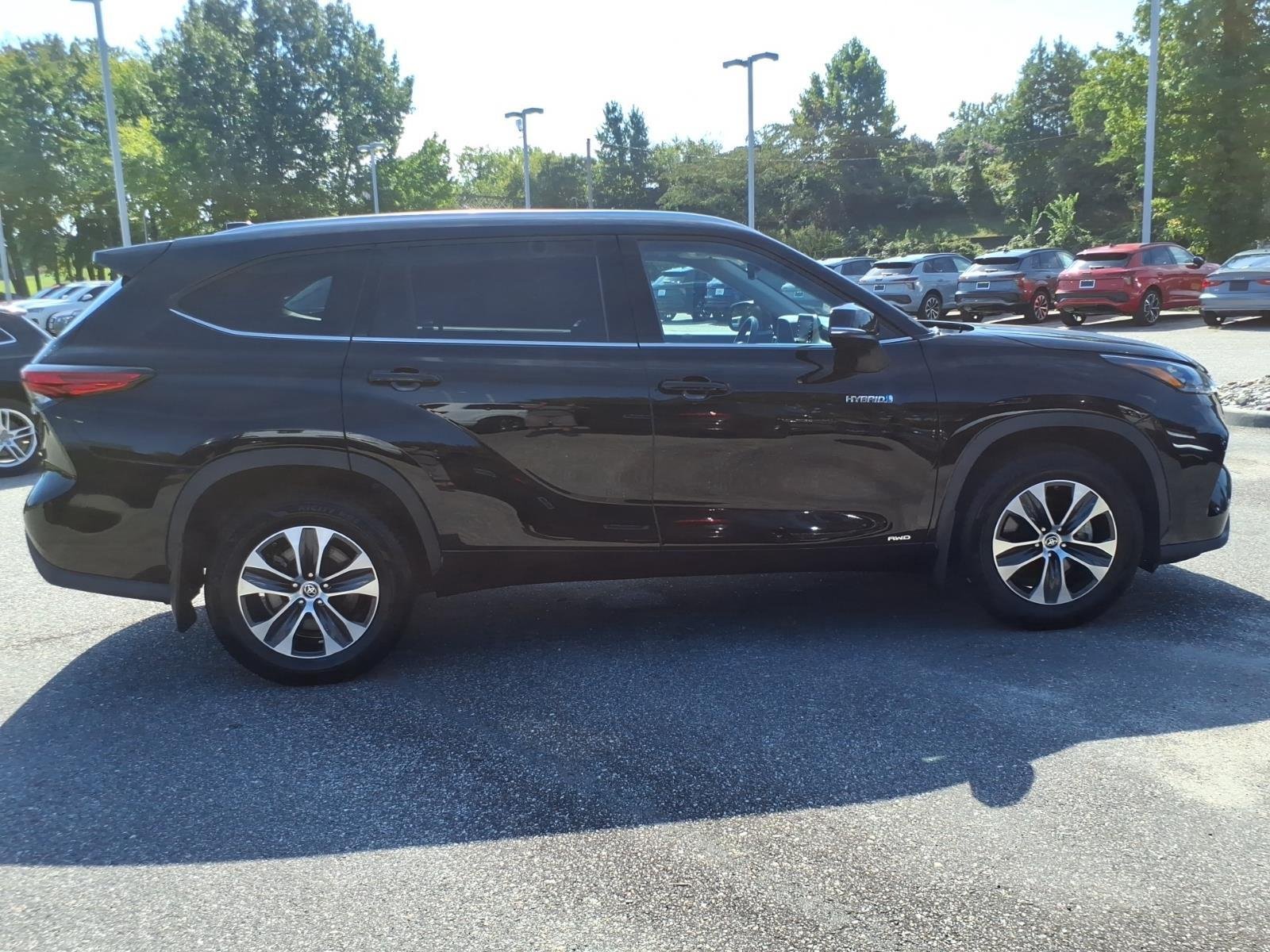 Used 2020 Midnight Black Metallic Toyota Hybrid XLE image 7