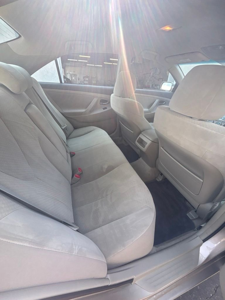 Used 2009 Gold Toyota LE image 22