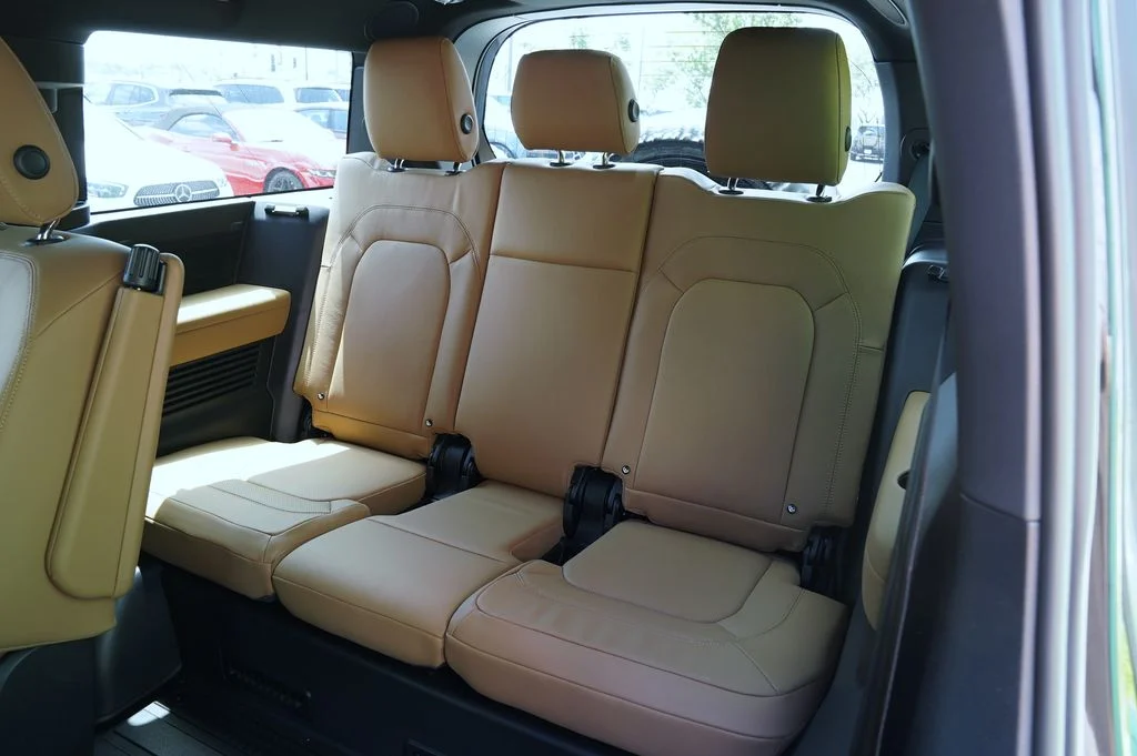 New 2026 Santorini Black Land Rover X-Dynamic SE image 37