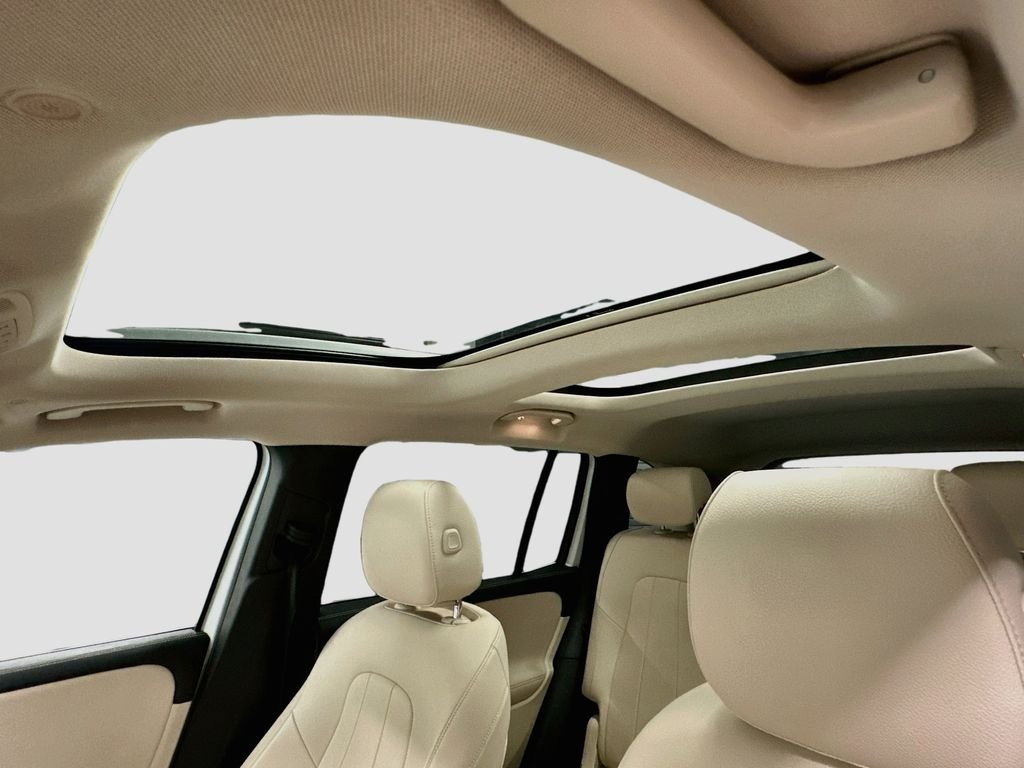 Used 2023 White Mercedes-Benz GLB 250 image 21