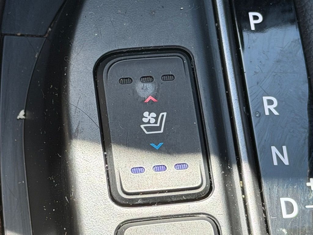 Used 2014 Red Hyundai Base image 29