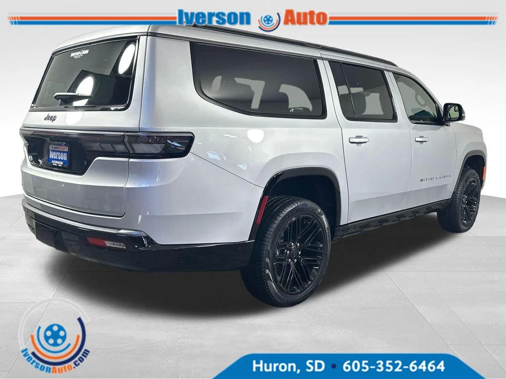 New 2026 Silver Zynith Jeep Limited Reserve image 10