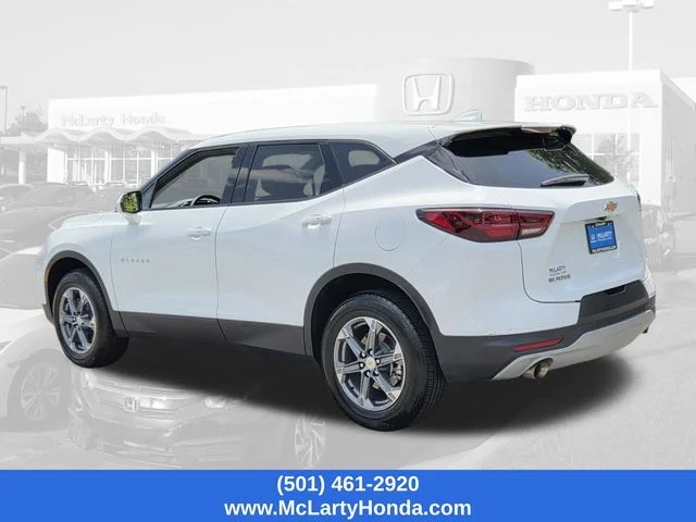 Used 2025 Summit White Chevrolet LT image 3