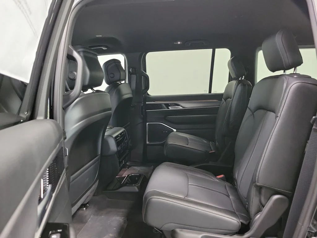 New 2026 High Gloss Black Exterior Paint Jeep Limited Altitude image 10