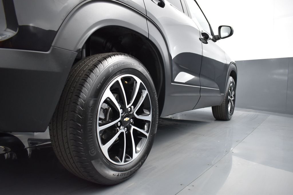 Used 2025 Black Metallic Chevrolet LT image 21