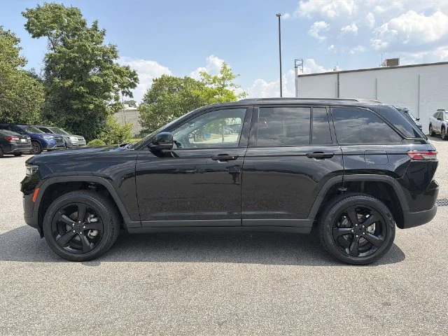 Used 2023 Black Jeep Limited image 10