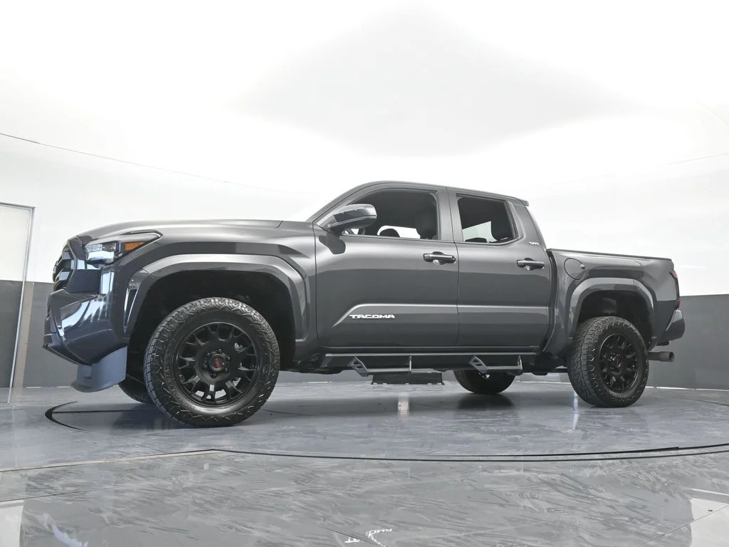 Used 2025 Underground Toyota SR5 image 62