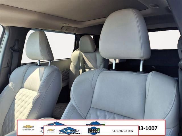 Used 2024  Mitsubishi SEL image 14