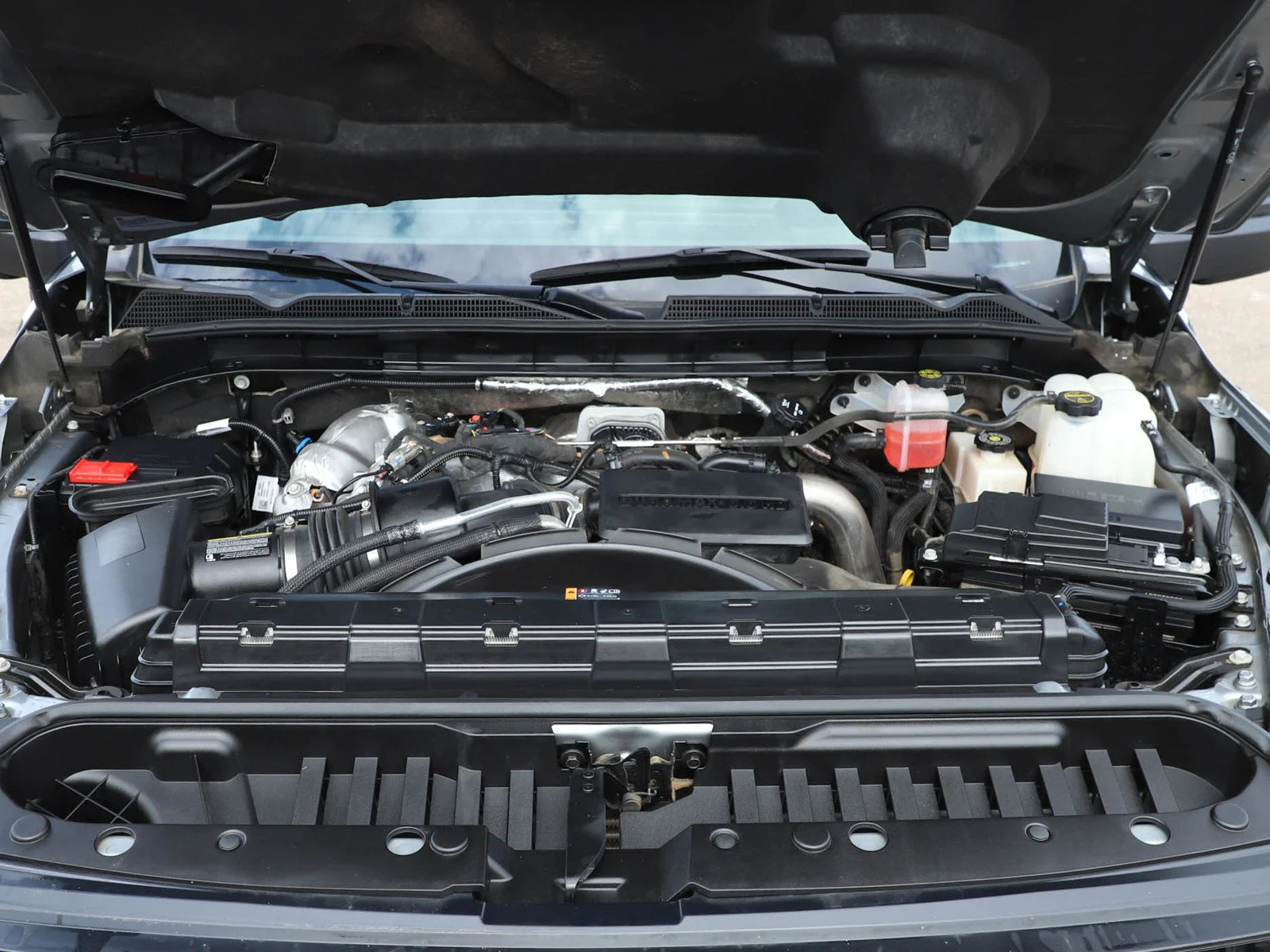 Used 2025 Sterling Metallic GMC SLT image 30