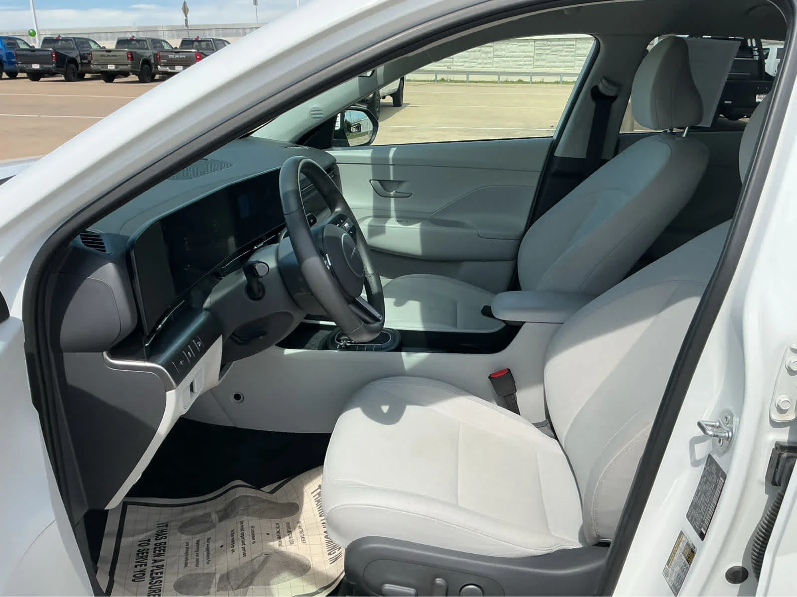 Used 2025 Atlas White Hyundai SEL image 11