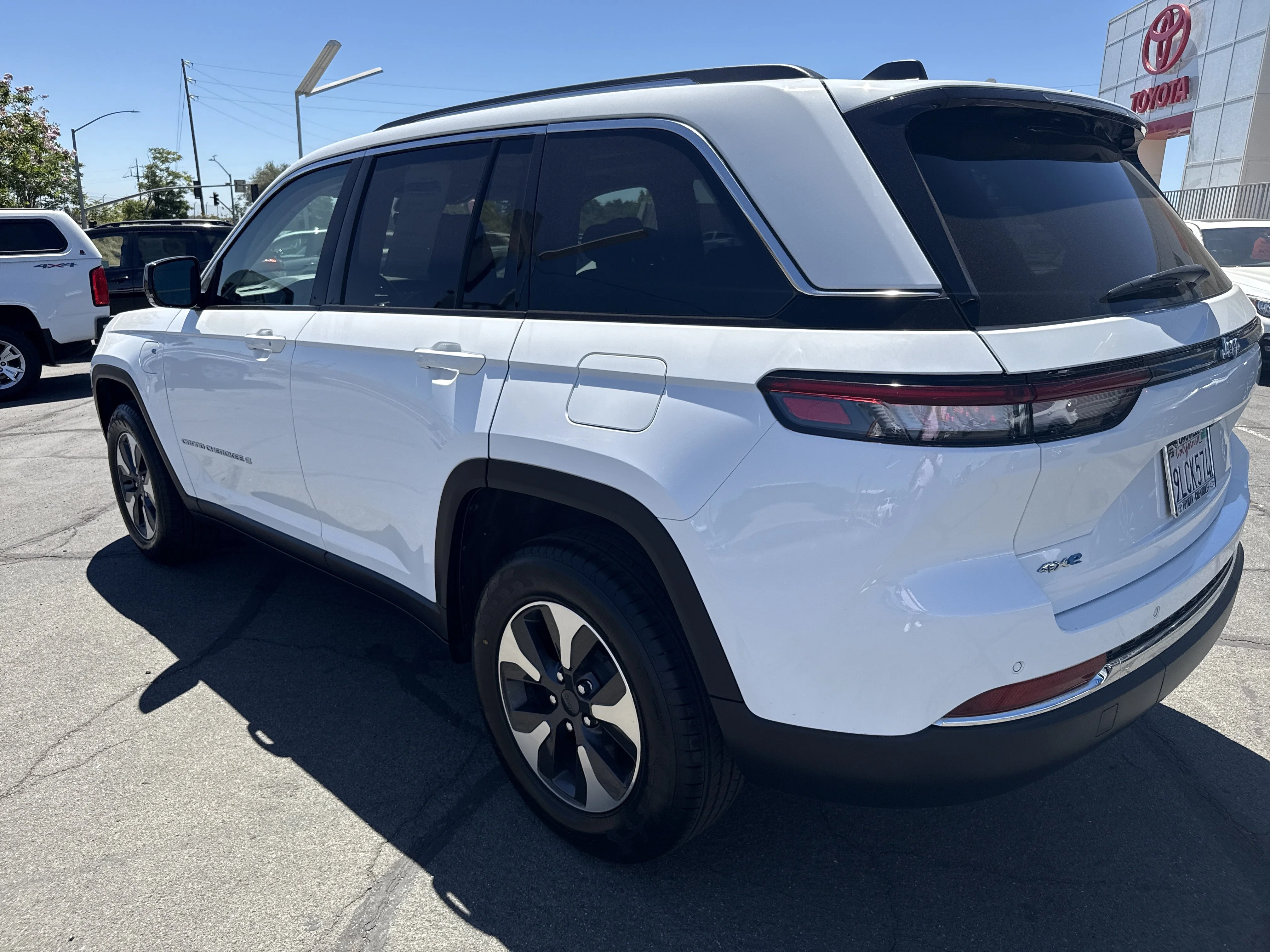 Used 2024 Bright White Clearcoat Jeep  image 3