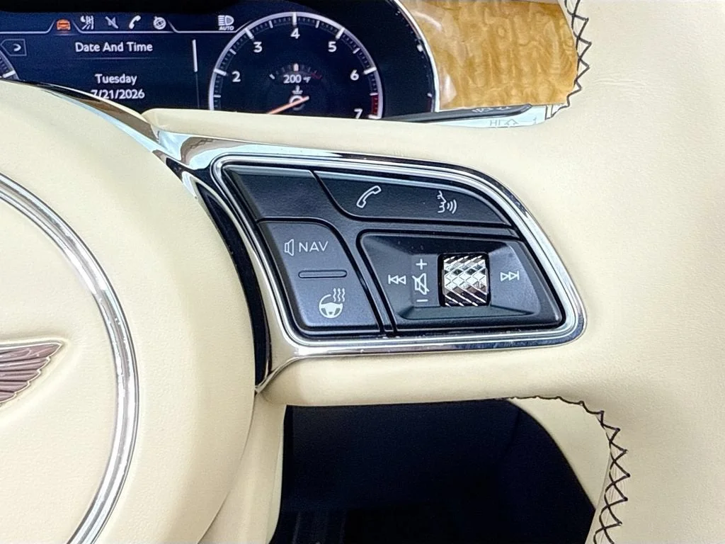 Used 2021  Bentley V8 image 20