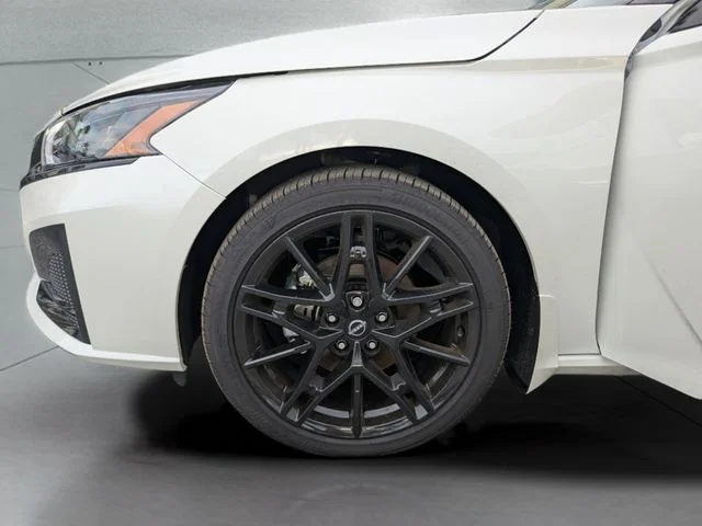 New 2026 Pearl White TriCoat / Super Black Two-tone Nissan SR Midnight Edition® image 33