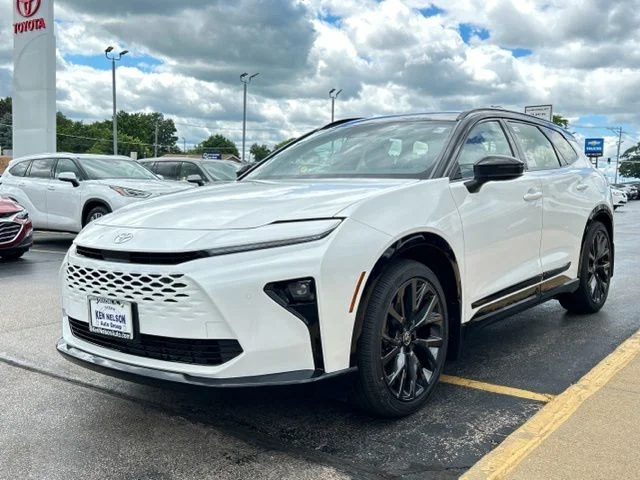 New 2026 Oxygen White with Black roof <sup>1</sup> Toyota  Limited image 5