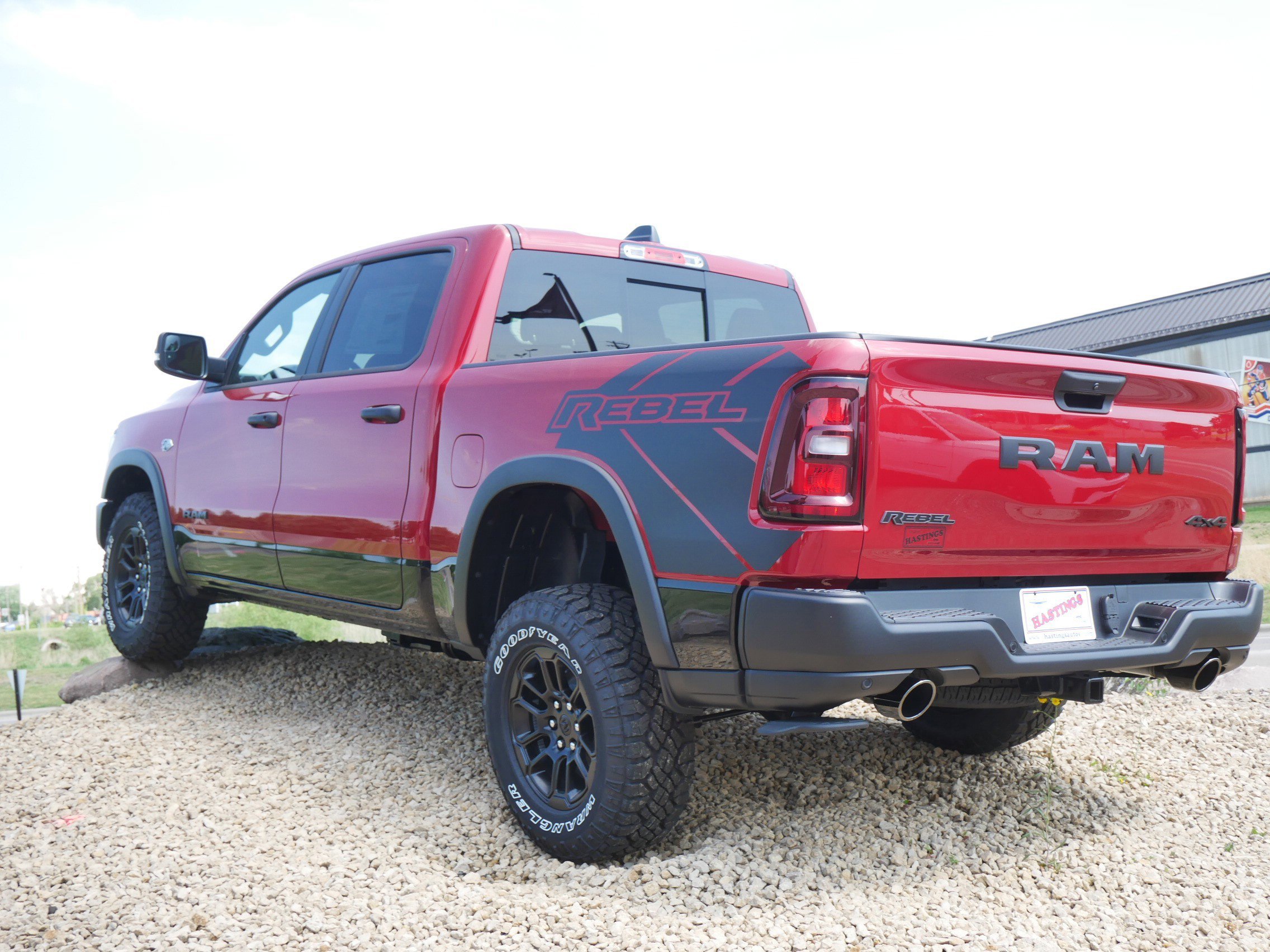 New 2026 Molten Red Pearl-Coat Exterior Paint RAM Rebel image 3