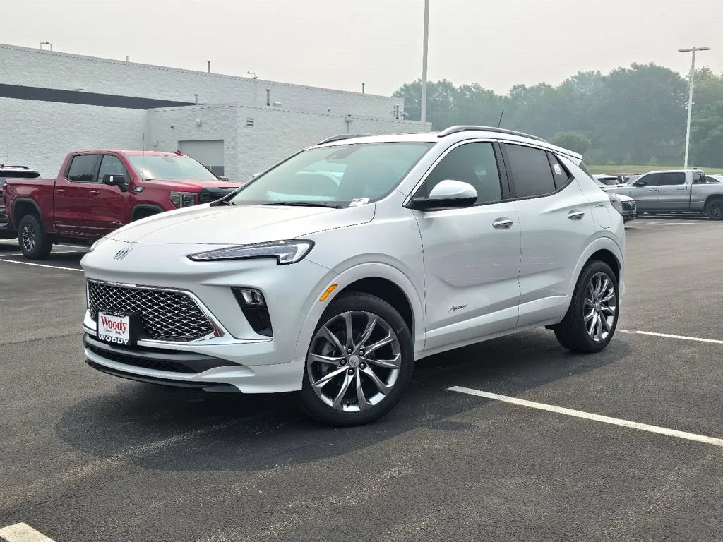 New 2026 White Frost Tricoat Buick Avenir image 4