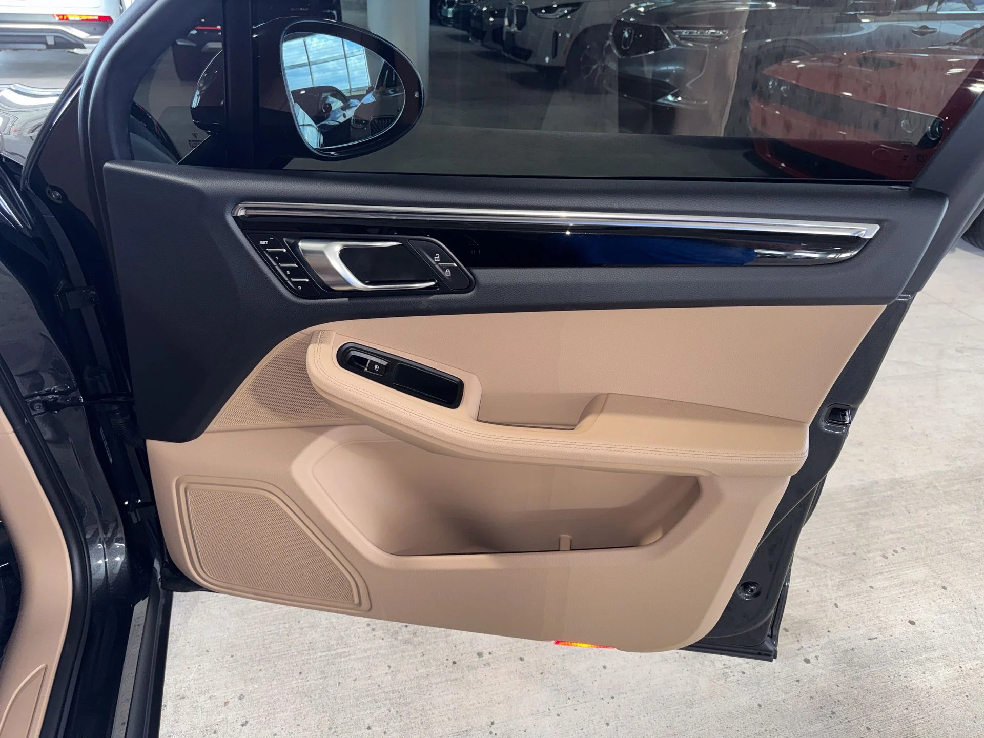 Used 2025  Porsche T image 9