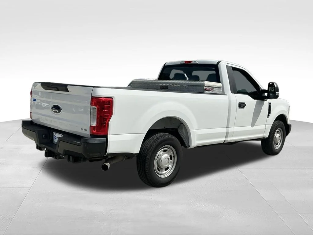 Used 2018 White Ford XL image 7