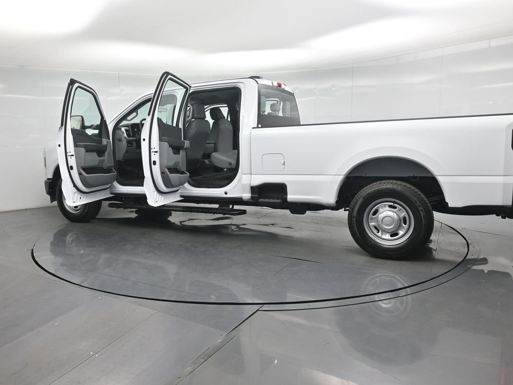 New 2026 Oxford White Ford XL image 29