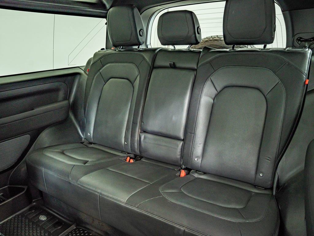 Used 2023 Fuji White Land Rover X-Dynamic SE image 35
