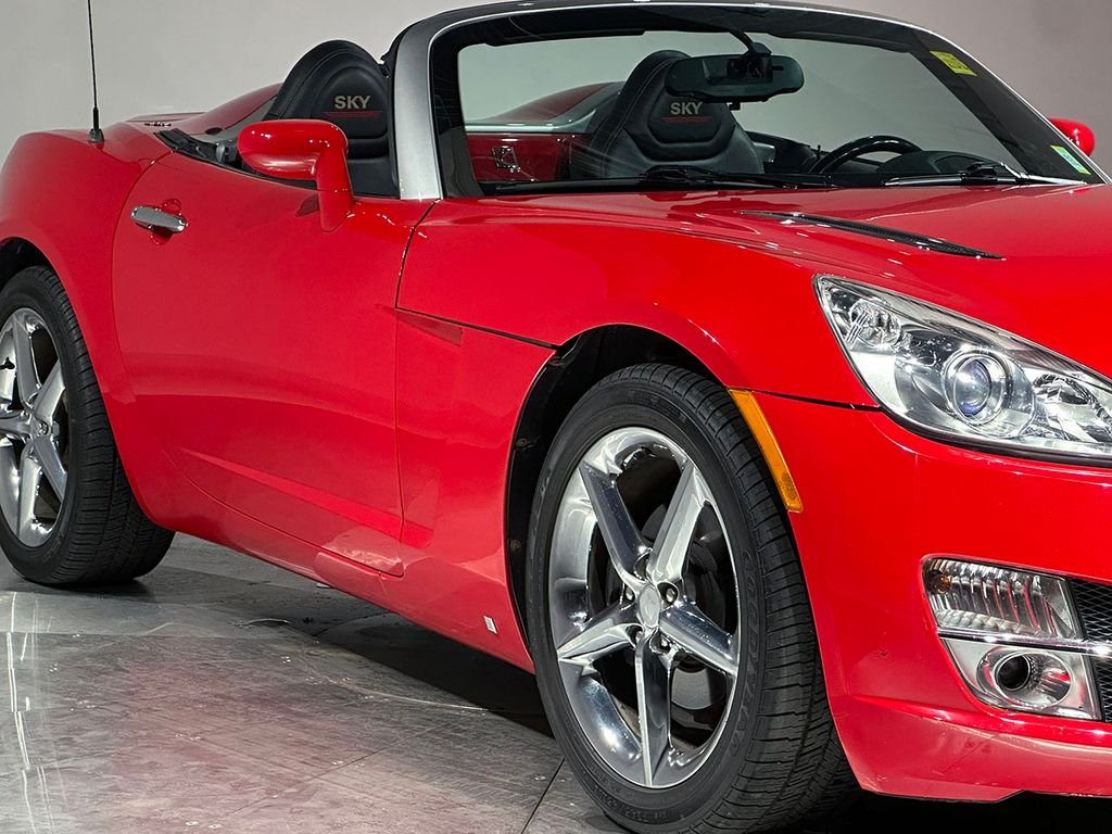 Used 2007 Red Saturn Base image 16