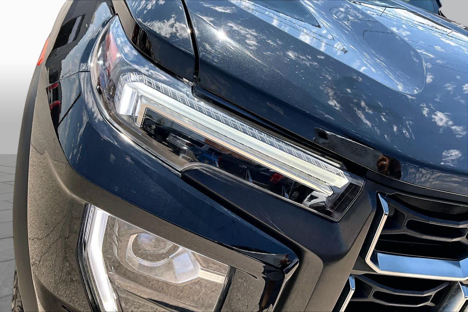 Used 2023 Onyx Black GMC 4WD AT4 image 27
