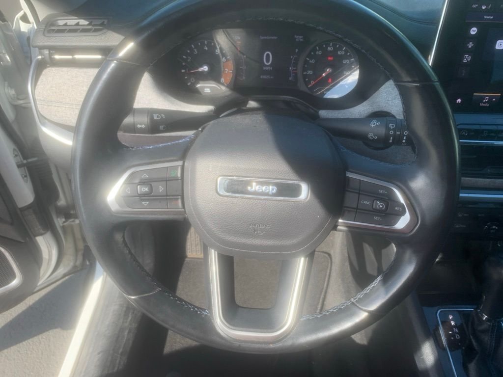 Used 2022 Bright White Clearcoat Jeep Latitude image 13